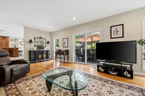 4 Shannon Drive Woodbury NY 11797