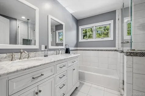 4 Shannon Drive Woodbury NY 11797