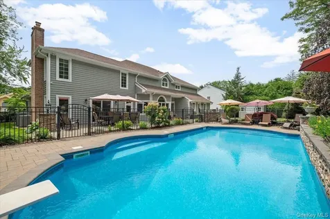 4 Shannon Drive Woodbury NY 11797