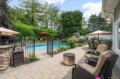 4 Shannon Drive Woodbury NY 11797