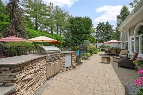 4 Shannon Drive Woodbury NY 11797