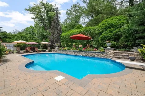 4 Shannon Drive Woodbury NY 11797