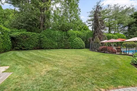 4 Shannon Drive Woodbury NY 11797