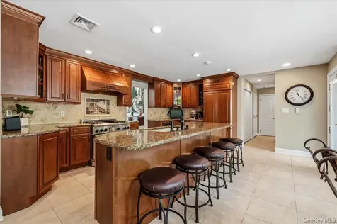 4 Shannon Drive Woodbury NY 11797