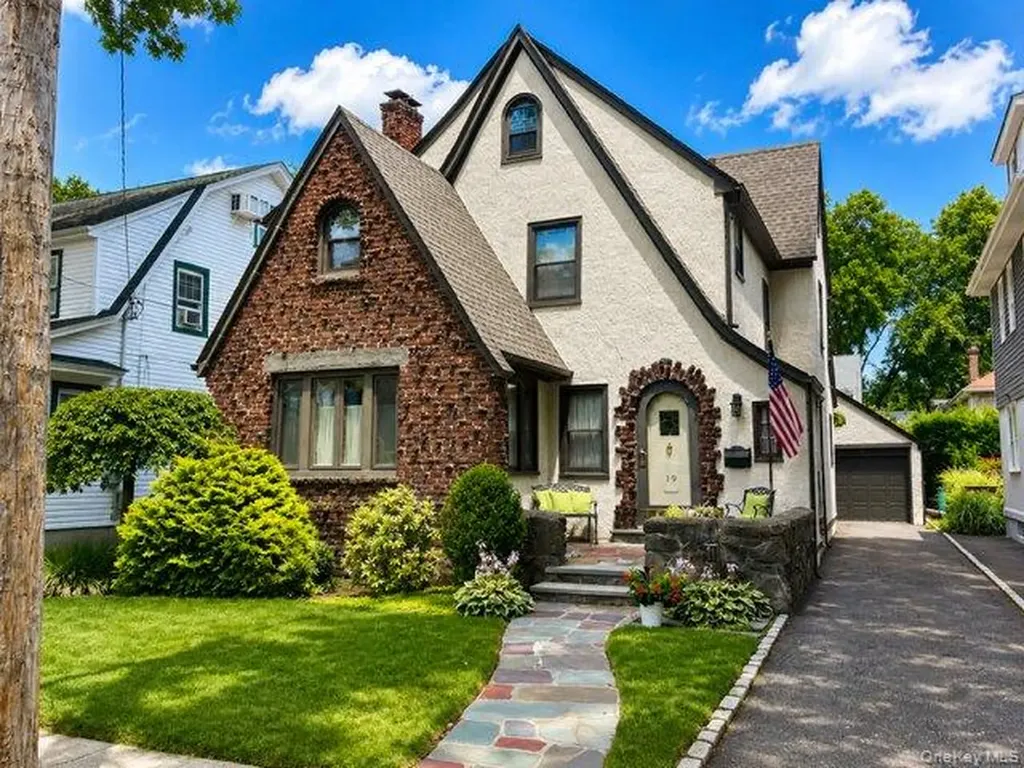 19 Cypress Street Floral Park NY 11001