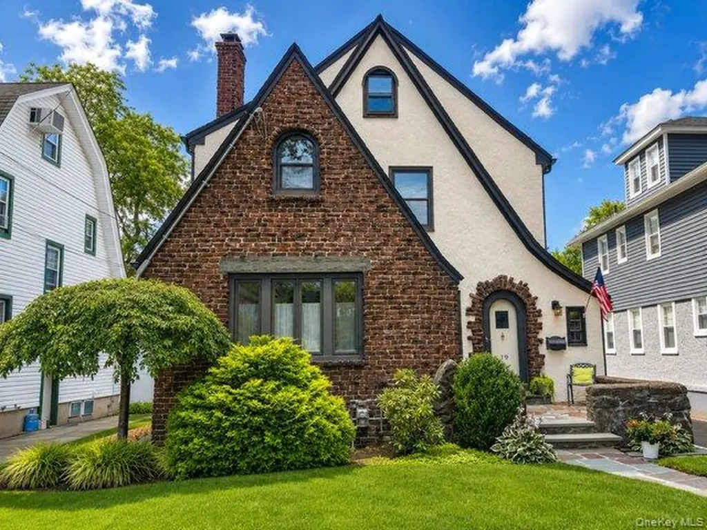 19 Cypress Street Floral Park NY 11001