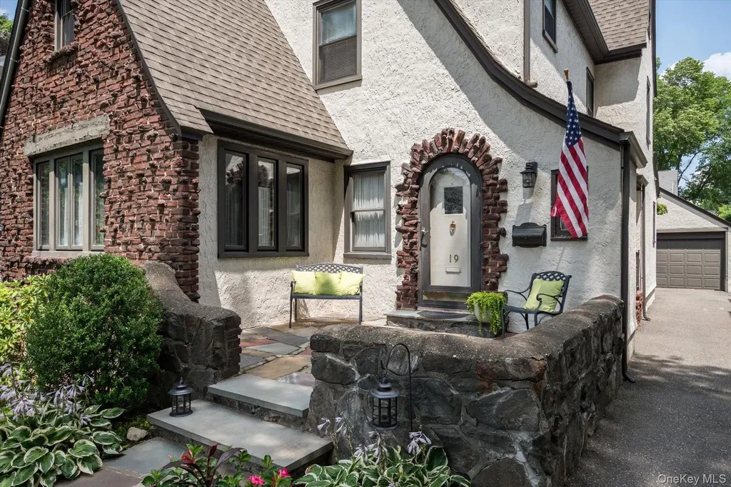 19 Cypress Street Floral Park NY 11001