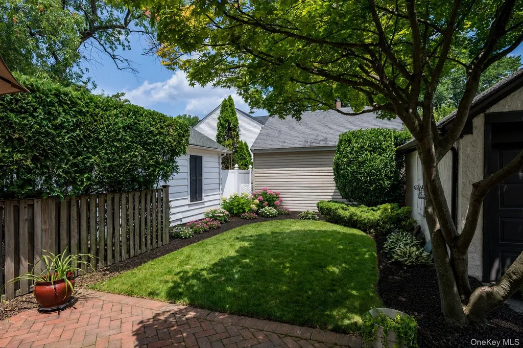 19 Cypress Street Floral Park NY 11001