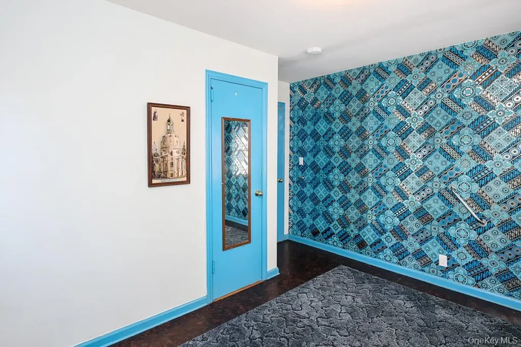 560 N 6th Street New Hyde Park NY 11040