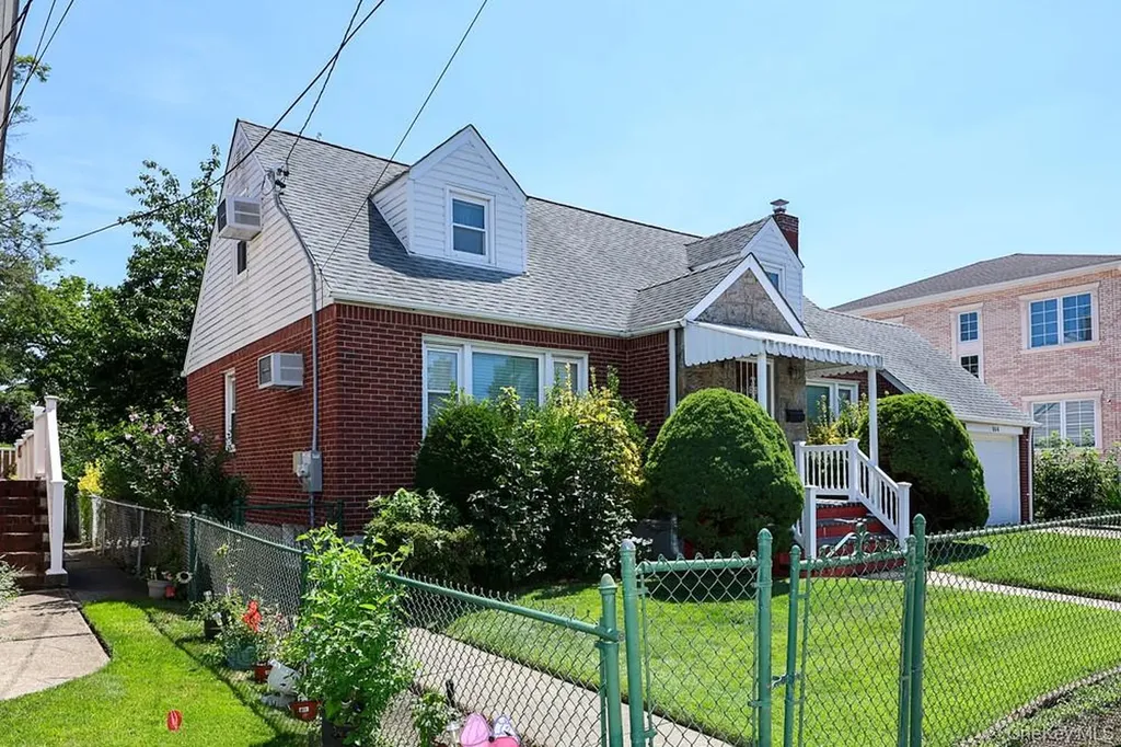 560 N 6th Street New Hyde Park NY 11040