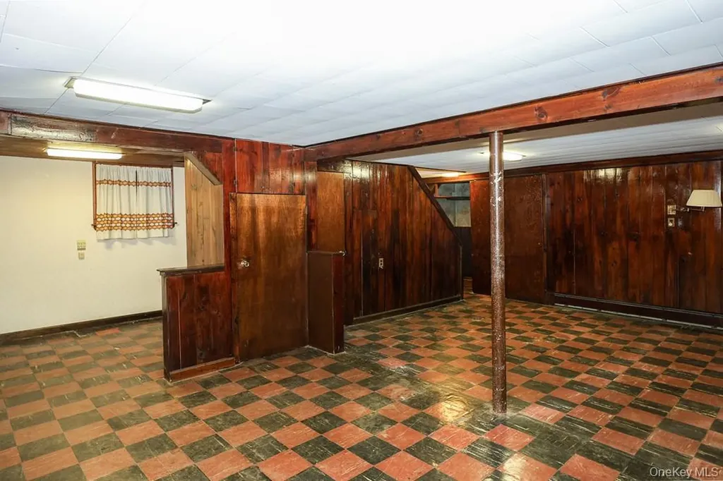 560 N 6th Street New Hyde Park NY 11040