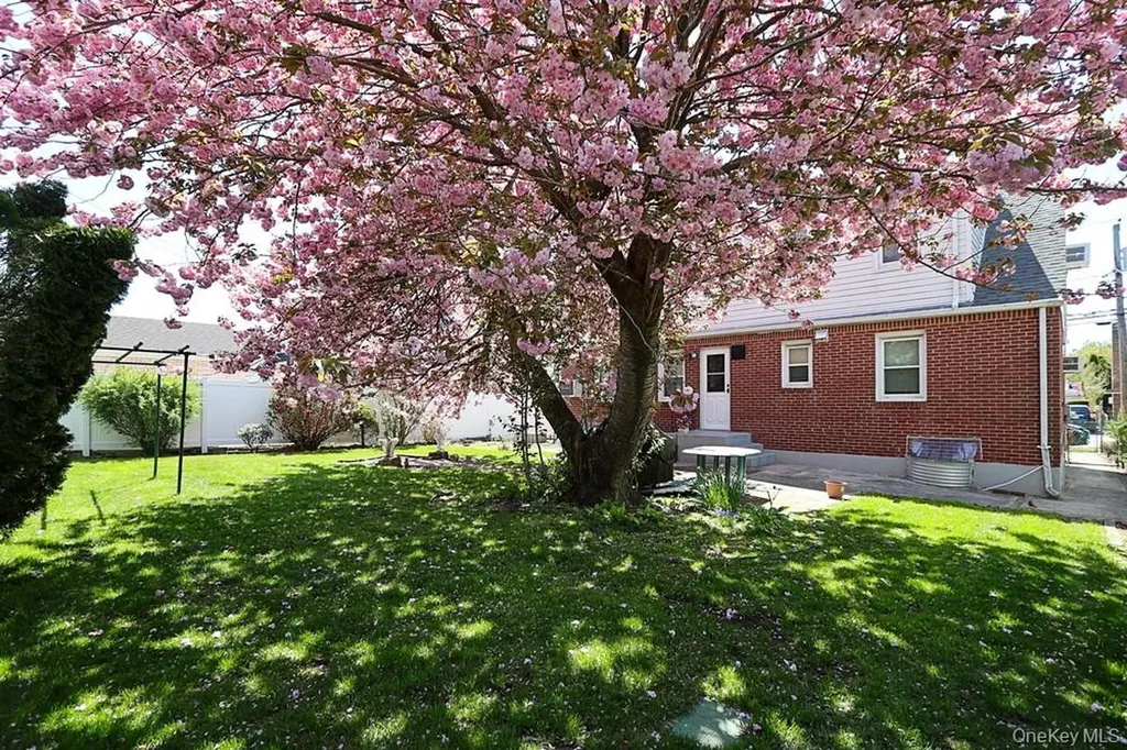 560 N 6th Street New Hyde Park NY 11040