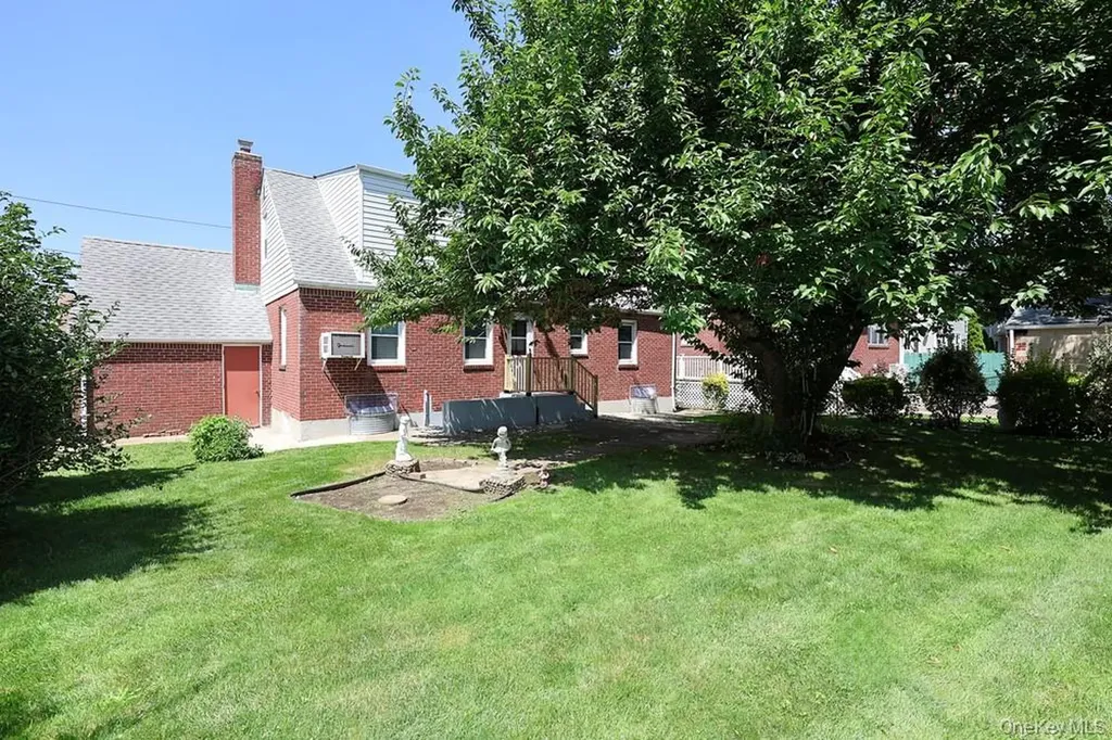 560 N 6th Street New Hyde Park NY 11040