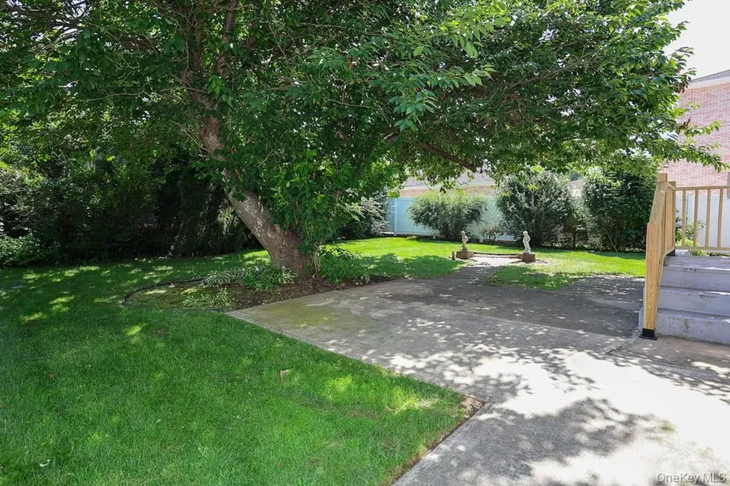 560 N 6th Street New Hyde Park NY 11040