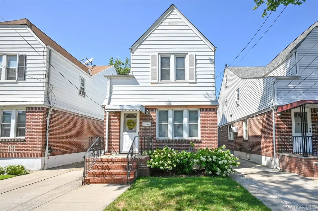 171-37 Courtney Avenue Flushing NY 11358