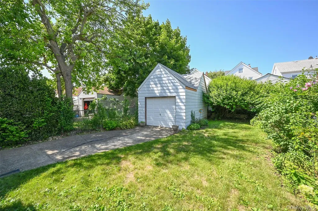 171-37 Courtney Avenue Flushing NY 11358