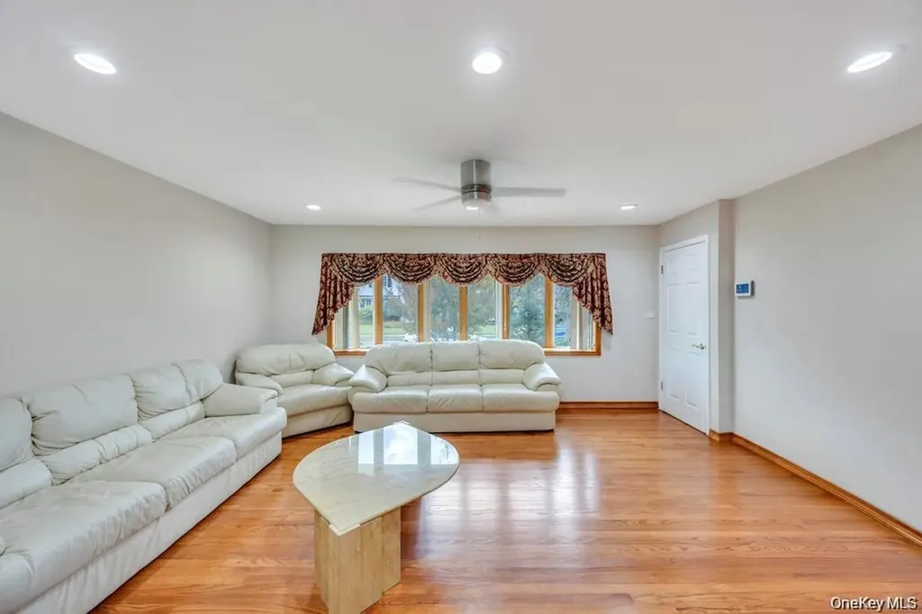 30 Andover Lane Hicksville NY 11801