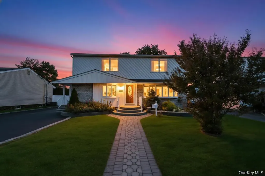 30 Andover Lane Hicksville NY 11801