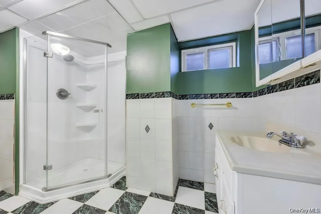 30 Andover Lane Hicksville NY 11801