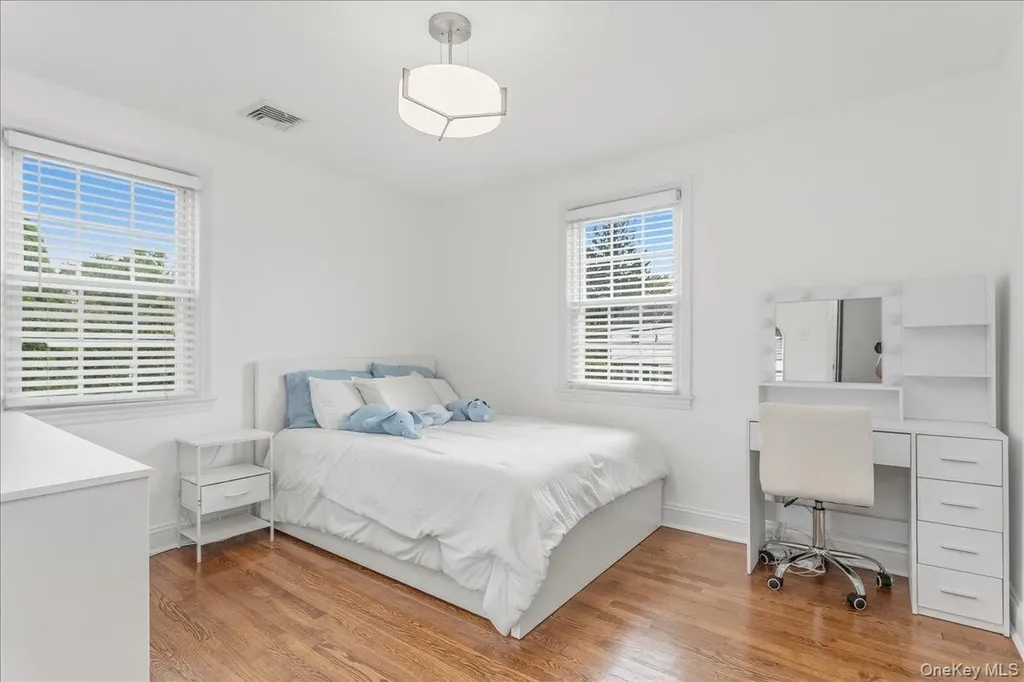 306 Latham Road Mineola NY 11501