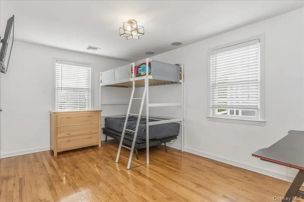 306 Latham Road Mineola NY 11501