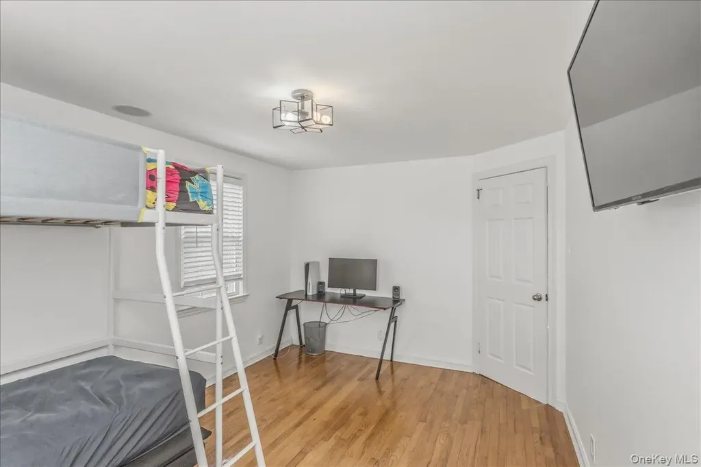 306 Latham Road Mineola NY 11501