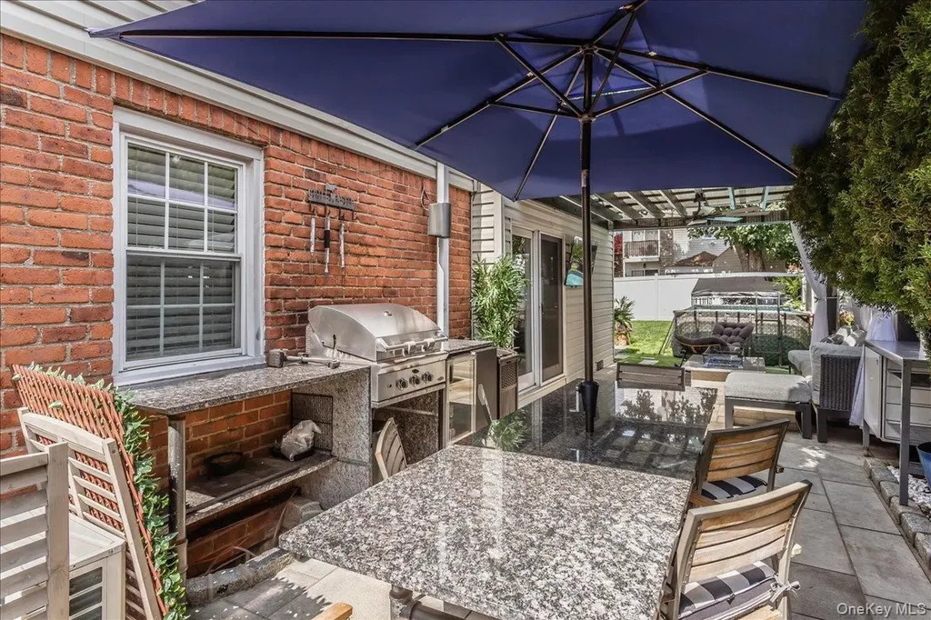 306 Latham Road Mineola NY 11501