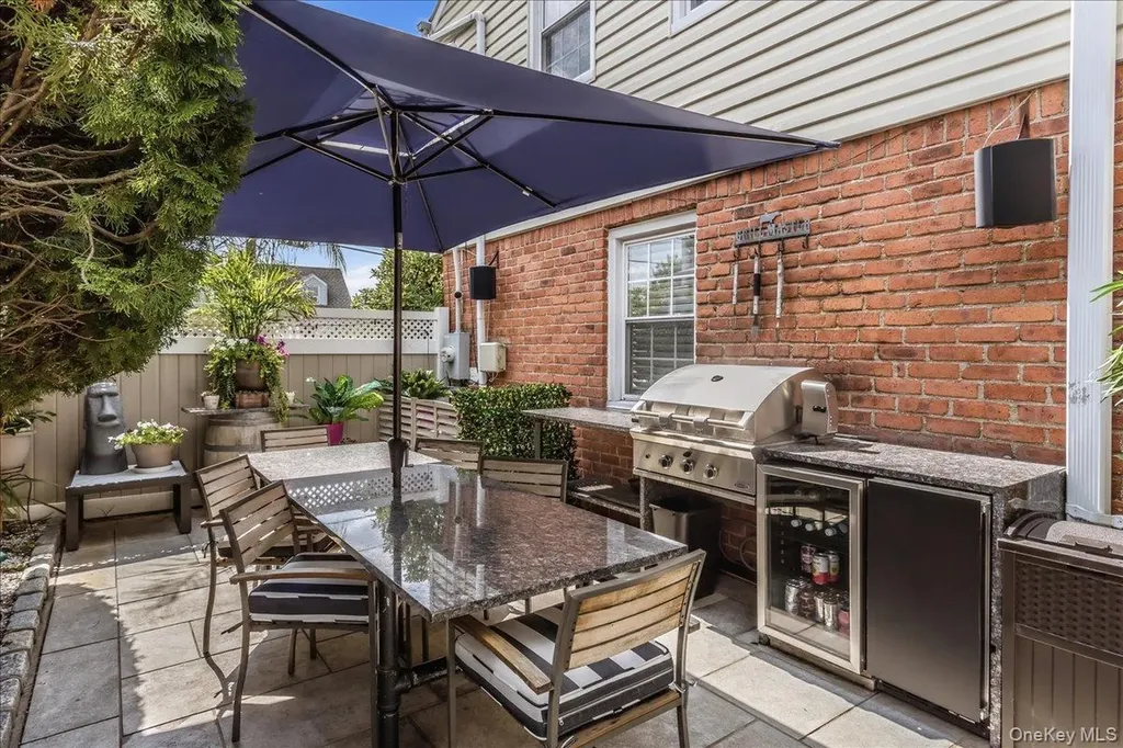306 Latham Road Mineola NY 11501