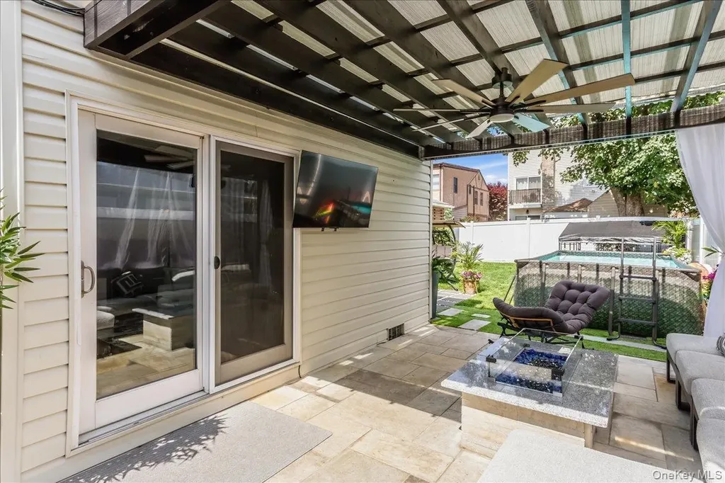 306 Latham Road Mineola NY 11501