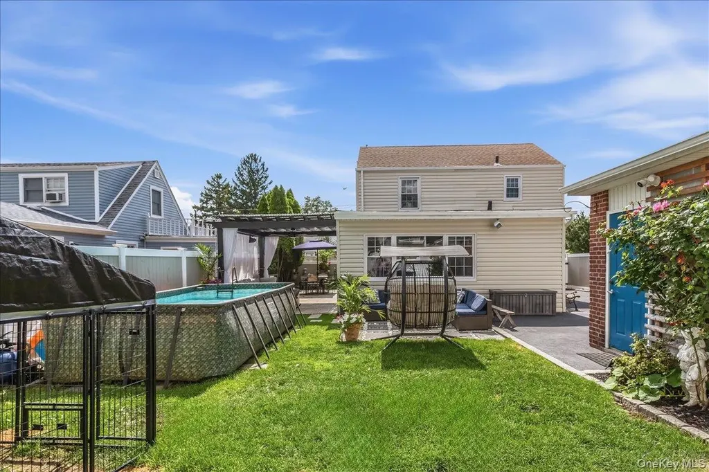 306 Latham Road Mineola NY 11501