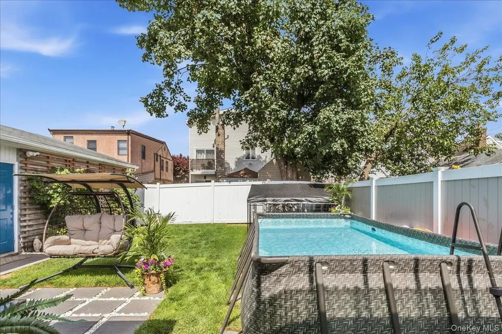 306 Latham Road Mineola NY 11501