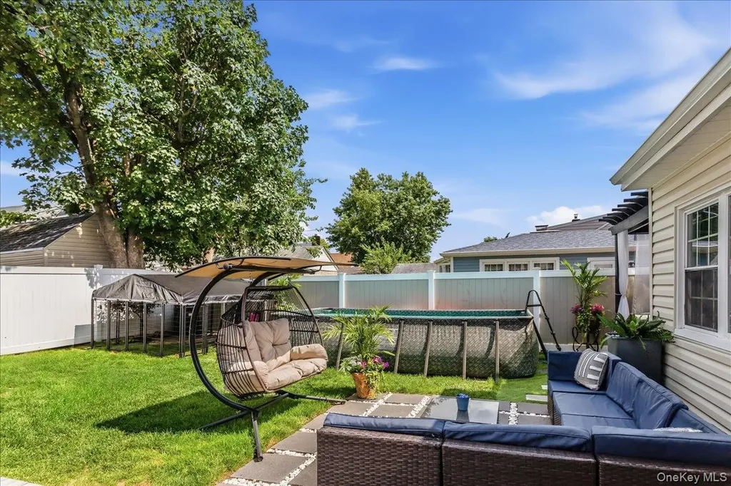 306 Latham Road Mineola NY 11501