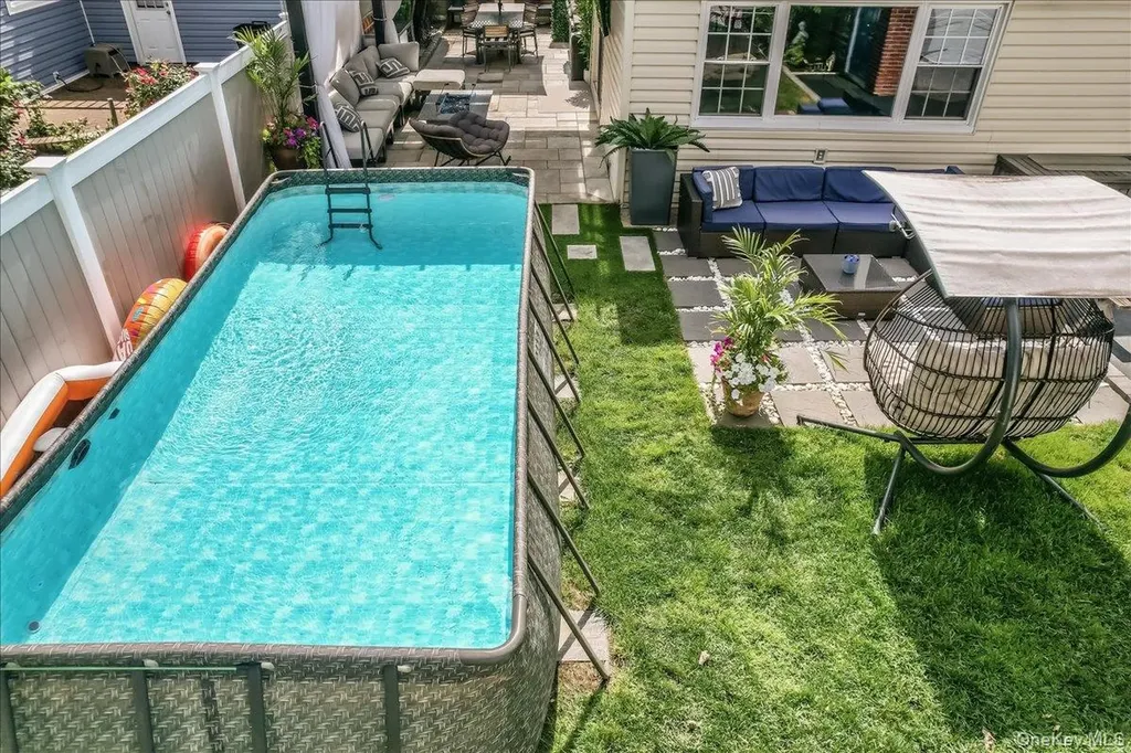 306 Latham Road Mineola NY 11501