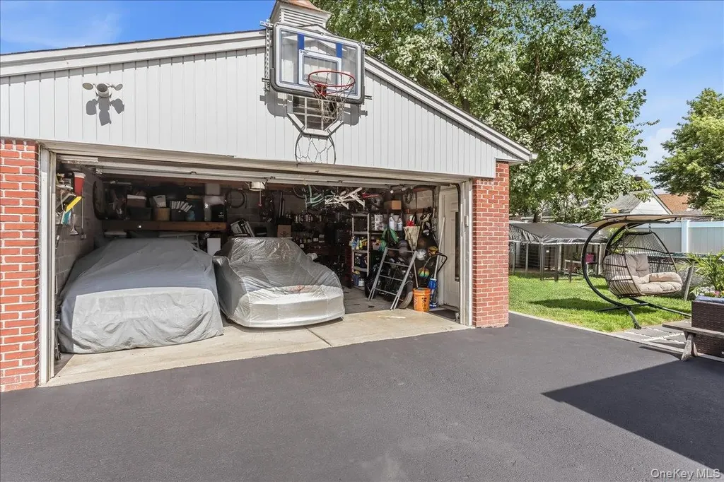 306 Latham Road Mineola NY 11501