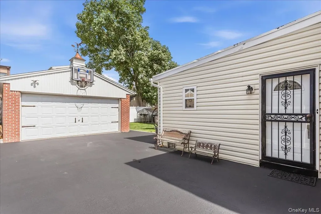 306 Latham Road Mineola NY 11501