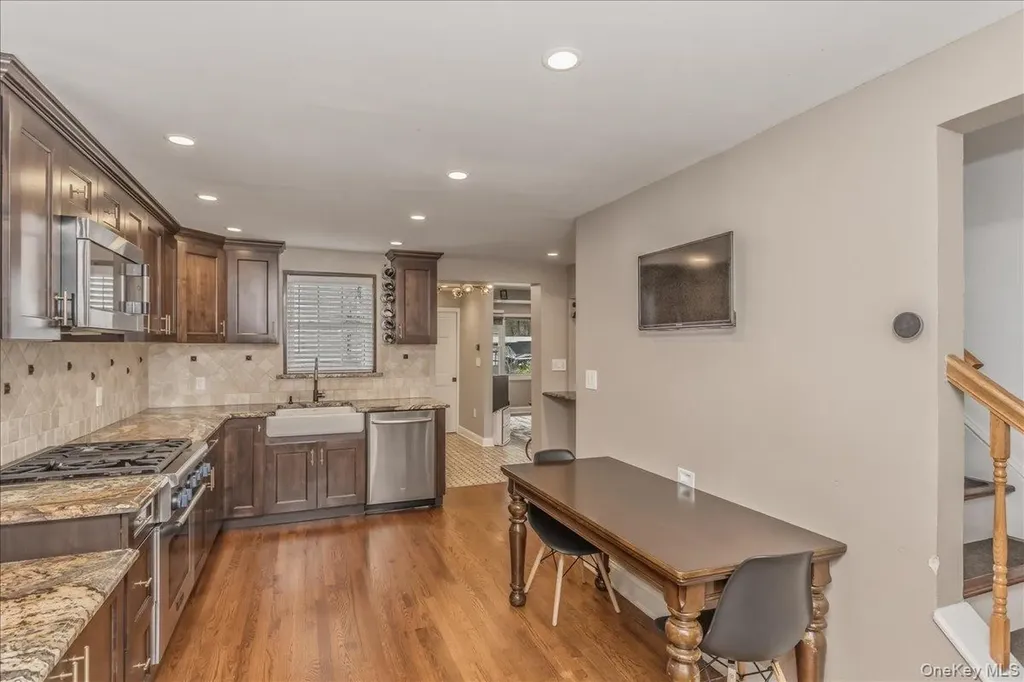 306 Latham Road Mineola NY 11501