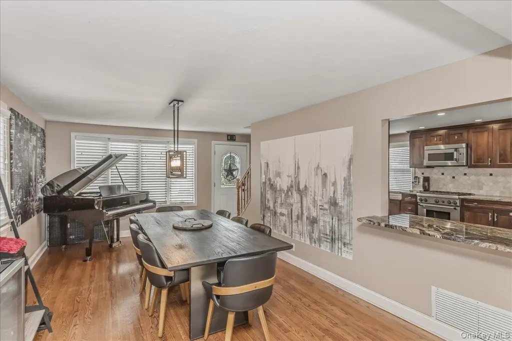 306 Latham Road Mineola NY 11501