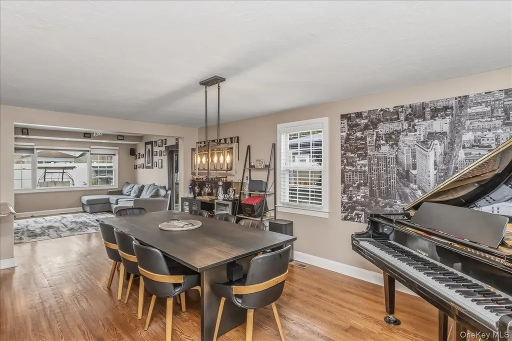 306 Latham Road Mineola NY 11501