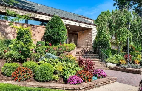138 The Knoll Syosset NY 11791