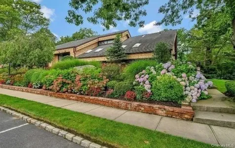 138 The Knoll Syosset NY 11791