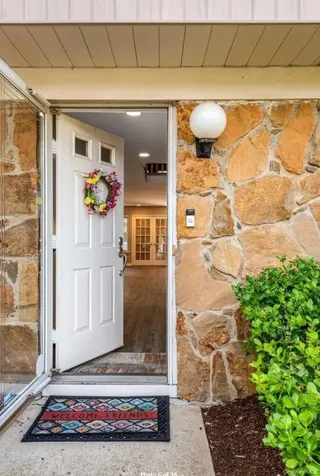 138 The Knoll Syosset NY 11791