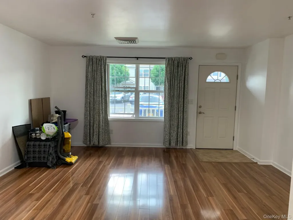 301 Willow Lane Valley Stream NY 11580