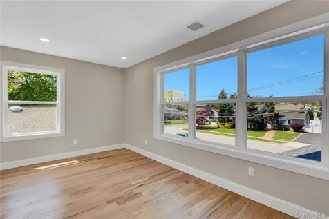 710 Franklin Avenue Massapequa NY 11758