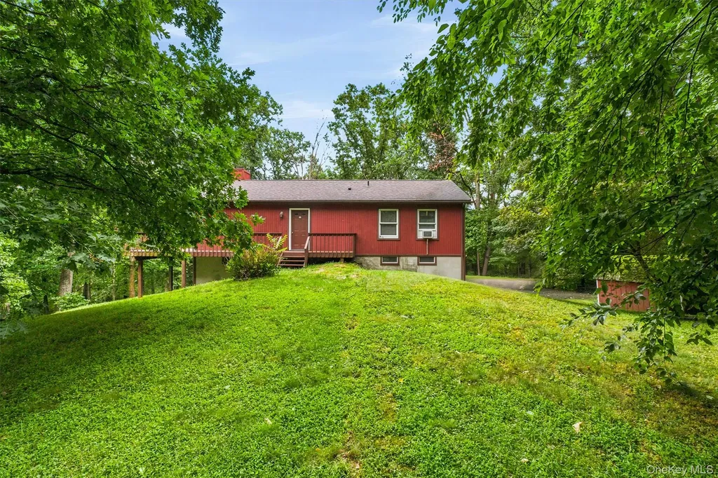 35 Moccasin View Road Fishkill NY 12524