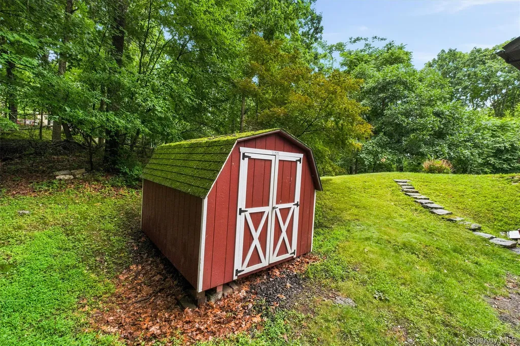 35 Moccasin View Road Fishkill NY 12524