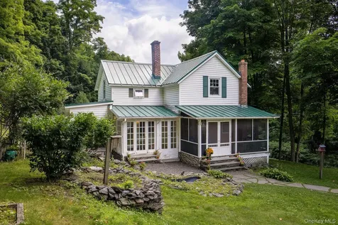 390 Water Street Hudson NY 12534