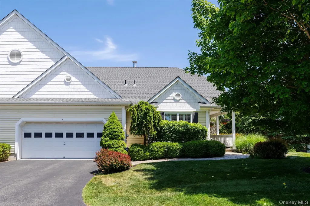 5 Equestrian Way Poughquag NY 12570