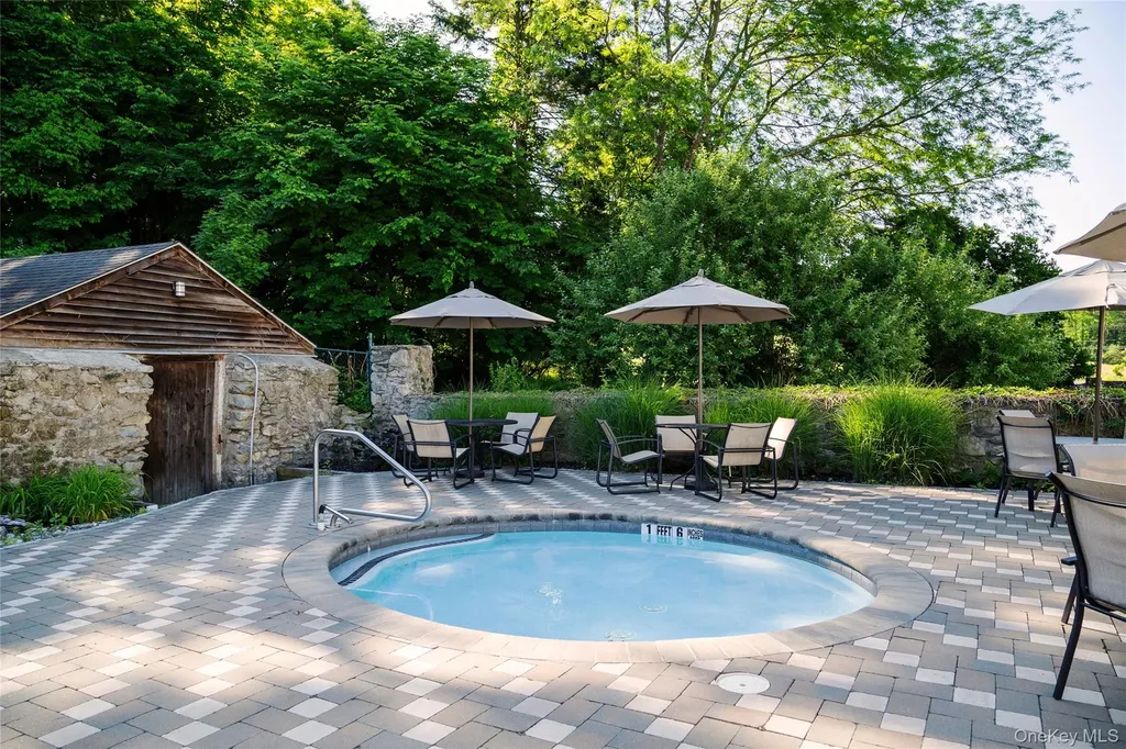 5 Equestrian Way Poughquag NY 12570