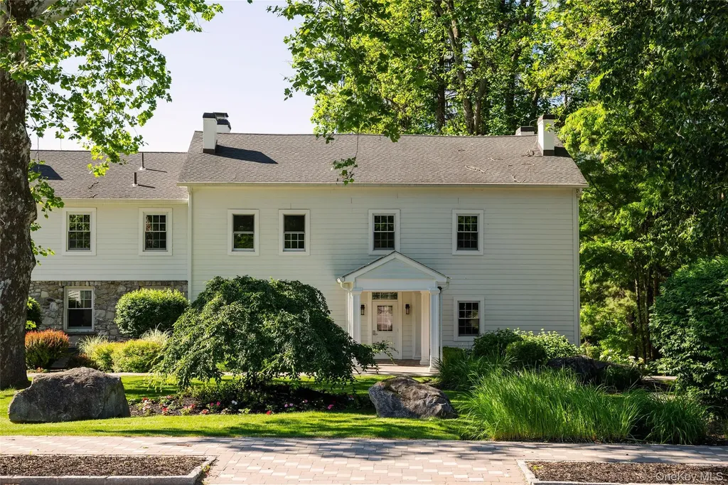 5 Equestrian Way Poughquag NY 12570