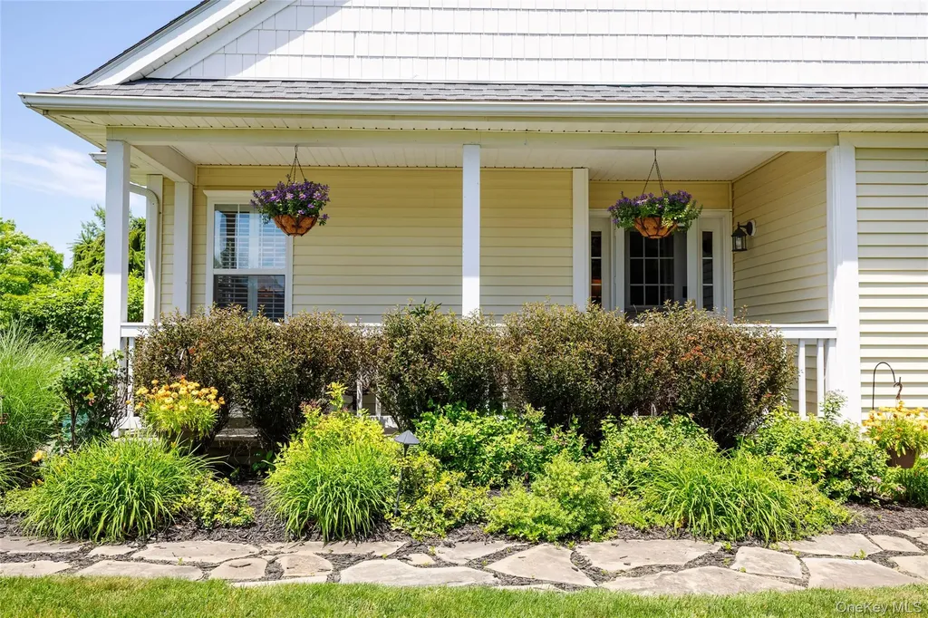 5 Equestrian Way Poughquag NY 12570